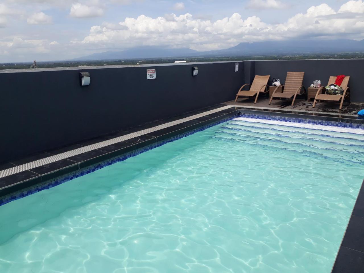 913Cityscape Located At City Center Bacolod Bagian luar foto